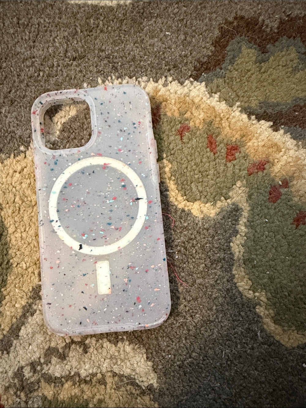 Apple Clear Speckled MagSafe iPhone Case with White Ring